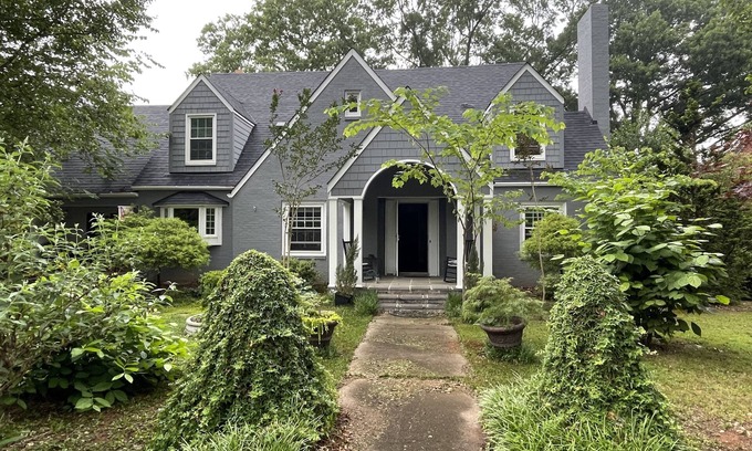 Shelby House | The Fig Tree Garden House.nCasual elegance in a park like setting