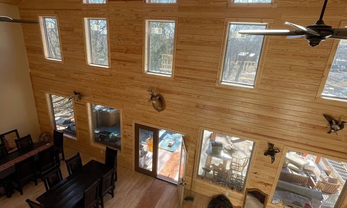 Denison House | The Fishing Lodge of Texoma - fun, comfortable group getaway