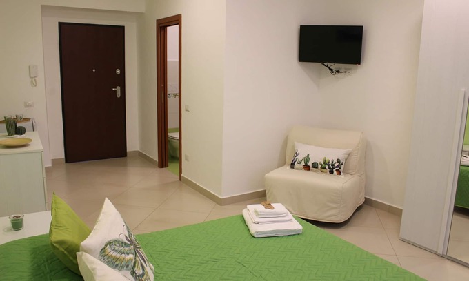 Castellammare di Stabia House | The flower garden/Hydrangea Room