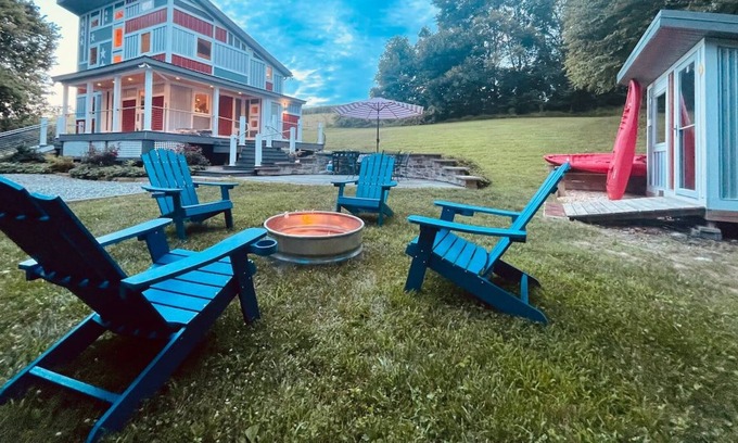 Delta House | The Flag House: Eclectic hideaway near the river