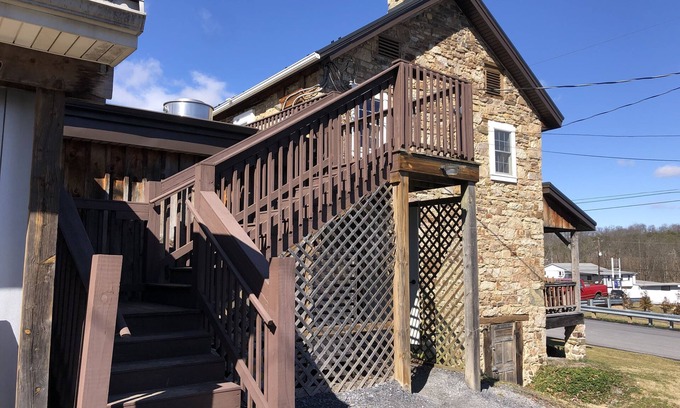 Bedford Apartment | The Flat above Horn O Plenty Freshtaurant