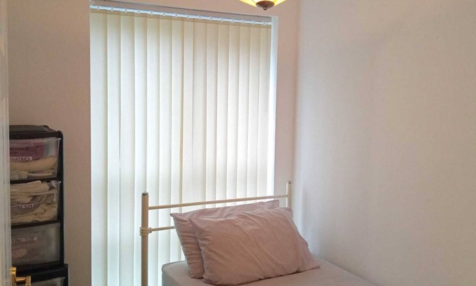 Wolverhampton House | The Flat - few minutes from Wolverhampton train station. Ideal for family of 5