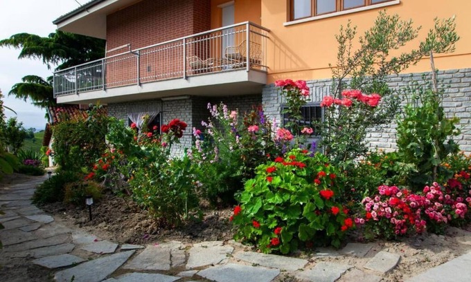 Castiglione Tinella Apartment | THE FLIGHT, swimming pool and wellness