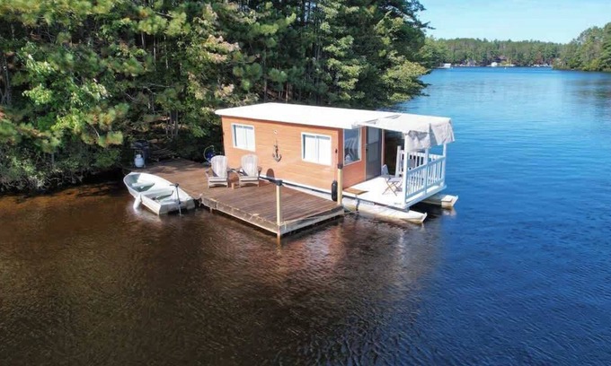 Brantingham Boat Rental | The Floater-A House Boat on Grant Island, Bham Lk