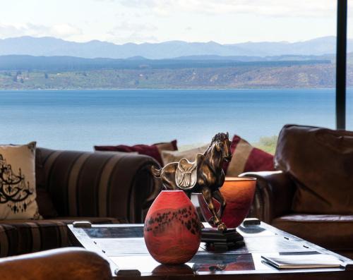 Acacia Bay Cabin | The Flying Trout Boutique Lodge