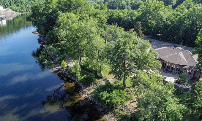 Hollister House | The Foggy River Lodge