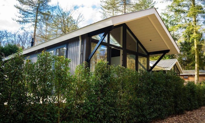 Municipality of Rhenen House | The Forest Cottage is located in the middle of the woods!