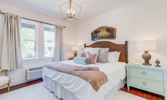 Historic Downtown Manteo Apartment | The Forest-La Foret Room