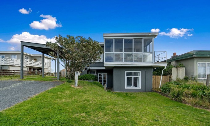 Foxton Beach House | THE FOX DEN – FOXTON BEACH HOLIDAY HOME, pet friendly in Foxton