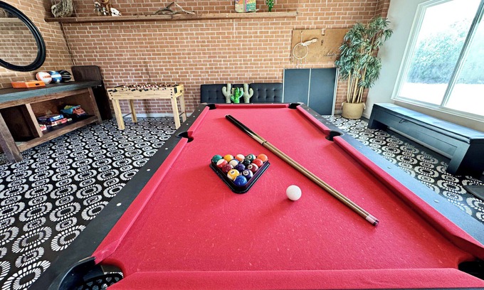 Casas Adobes House | The Fox House: Friends and Family Retreat with Game Room, Pool Table, Volleyball