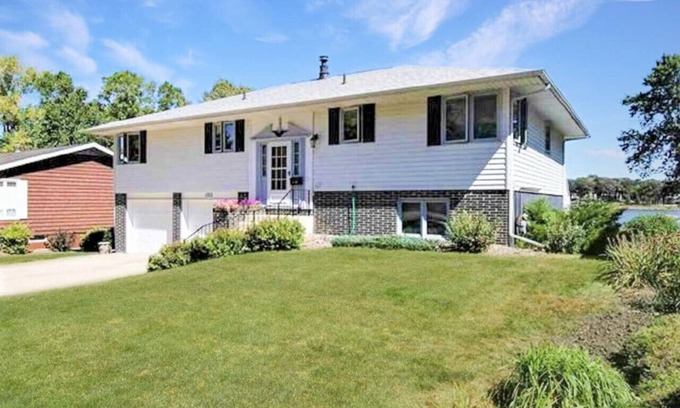 Spirit Lake House | The Foxhole House Lakefront East Lake Okoboji
