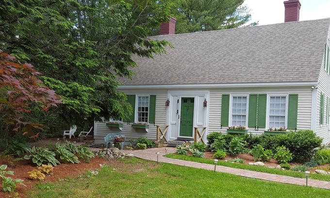 Damariscotta Apartment | The Gallery Apartment in Damariscotta, Maine, for stays of 3 or more nights