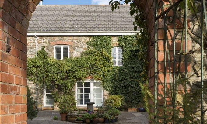 Kingsbridge Cottage | THE GALLERY, family friendly, with open fire in Aveton Gifford