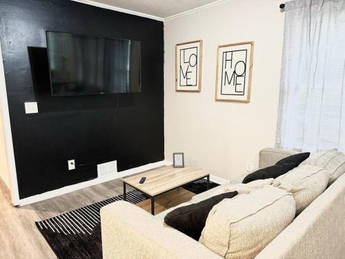 Jonesboro Apartment | The Game House Home Theater Sleeps 10