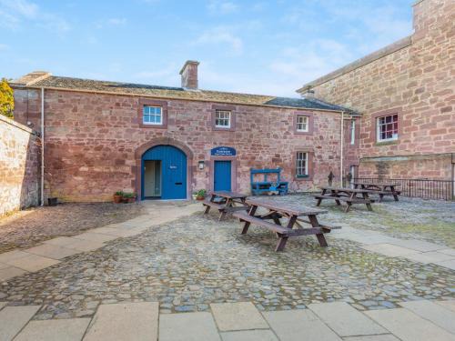Paxton Apartment | The Garden Apartment - Uk48320