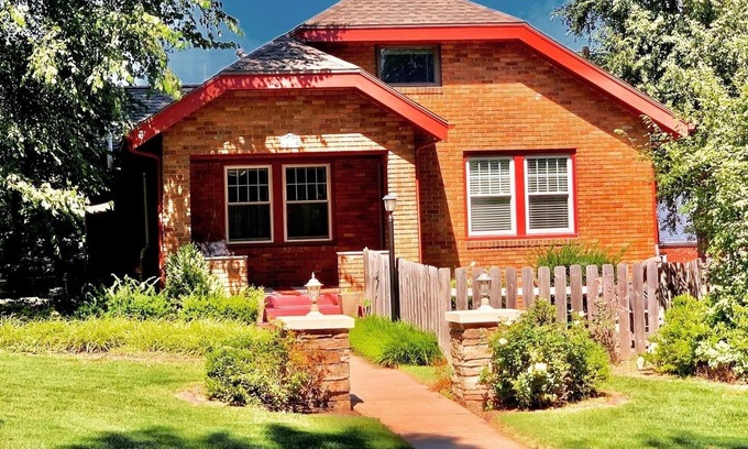 Benson House | The Garden Loft Bungalow- Dundee Close To Everything Omaha!