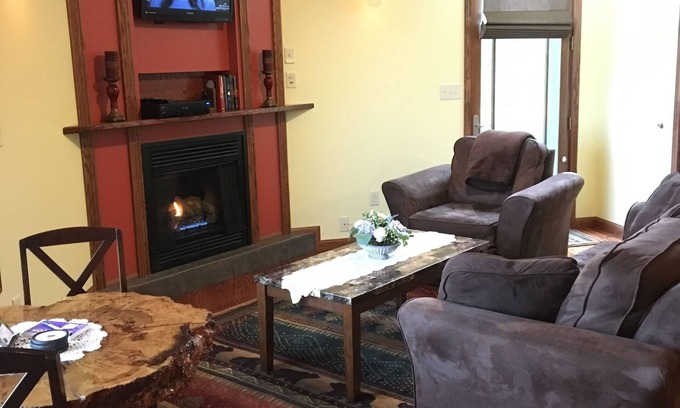 International Falls Apartment | The Garden Suite at Bear Ridge on Rainy Lake