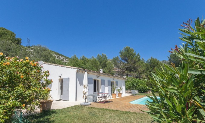 Gemenos Villa | The Garlaban setting