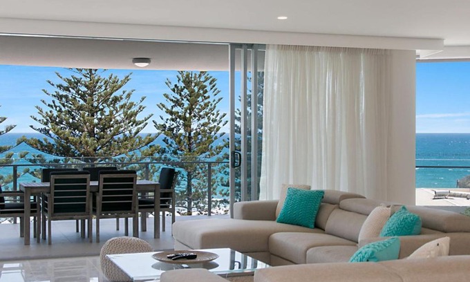 Coolangatta Apartment | The Garland Unit 702 Beachfront Apartment in Rainbow Bay Coolangatta