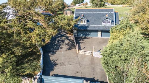 Llandudno Junction House | The Gatekeepers Cottage - Skerry Vore