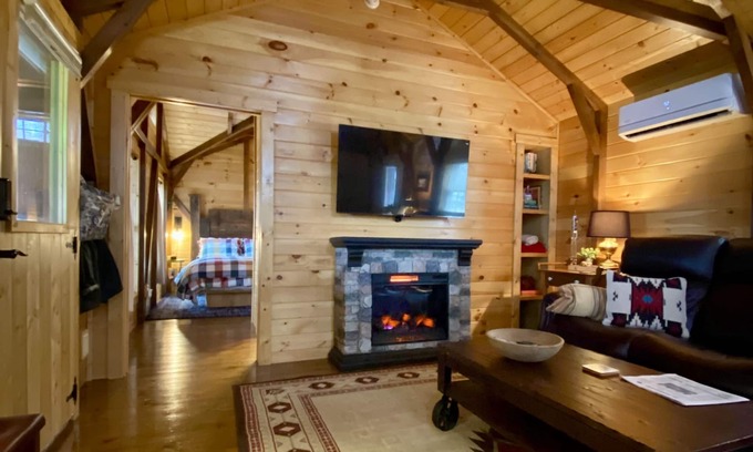 Poole Cabin | The Geneva Cabin
