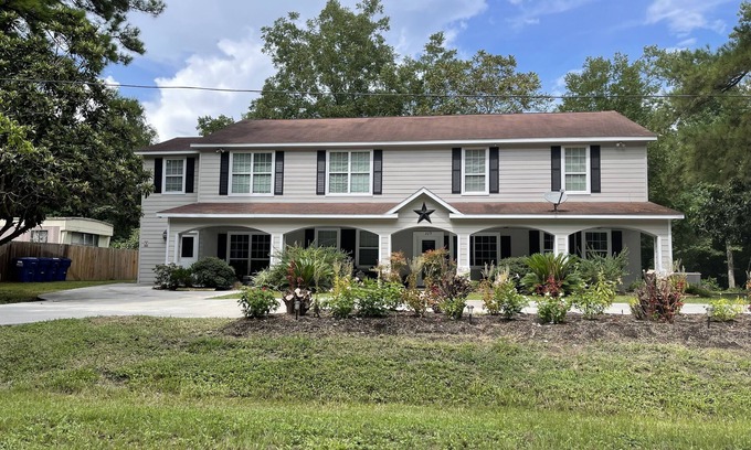 Goodrich House | The Gentle Villa Retreat " Come to our place where all worries are left behind"