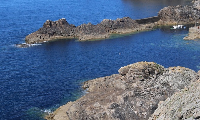 Ploneour-Lanvern House | The gite of Marie: Between Lake and beaches of white sand in South Finistère.