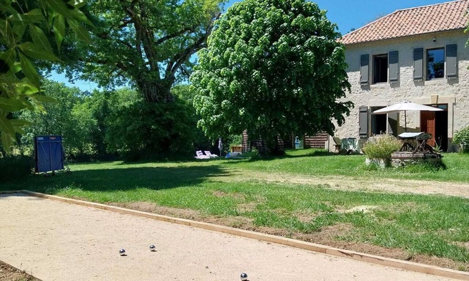 Montreal House | The Gîte Pouget is located 2km from the medieval village of Montréal du Gers.