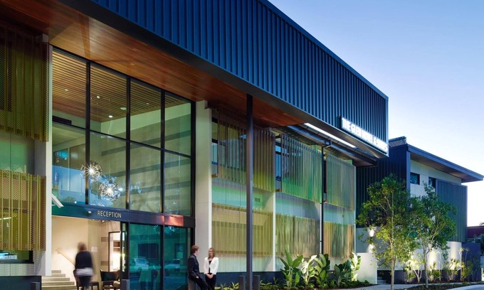 Eight Mile Plains Hotel | The Glen Hotel & Suites