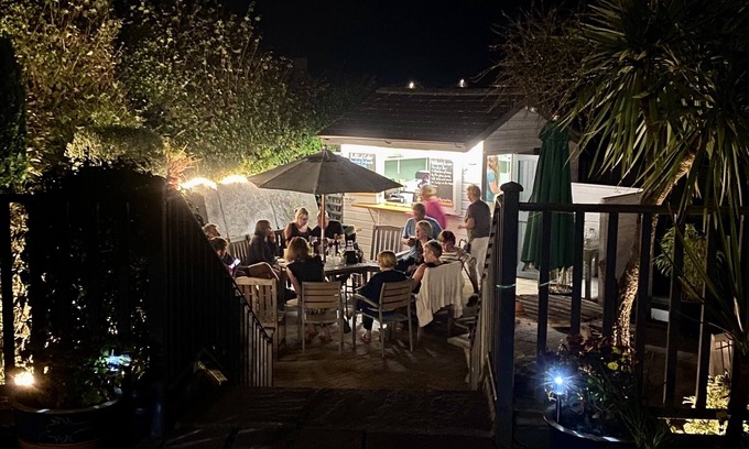 Chillington Bed & Breakfast | The Globe Inn