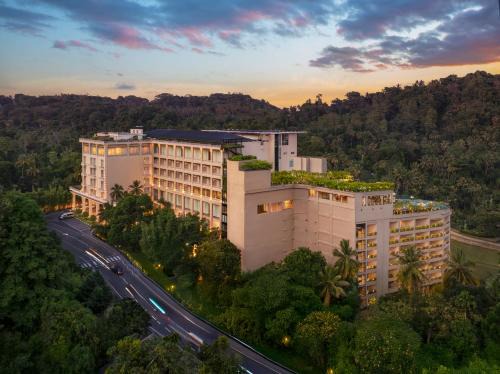 Tennekumbura Hotel | The Golden Crown Hotel