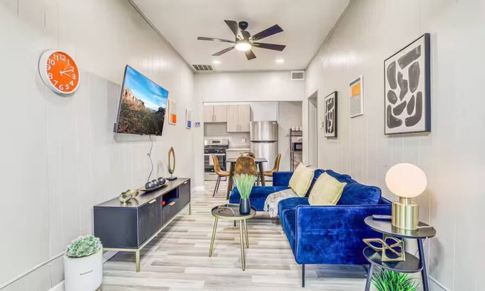 Pershing - Government Hill Cottage | The Golden Dawn Cottage