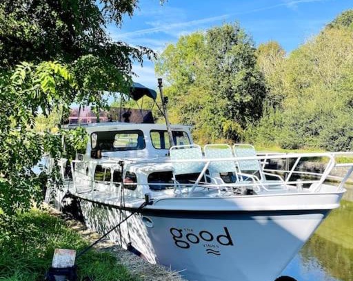 Geraardsbergen Boat Rental | The Good Vibes, the boat to Chill