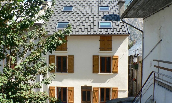 Le Bourg-d'Oisans House | The Granary House Traditional 19th century home in the heart of Bourg d’Oisans
