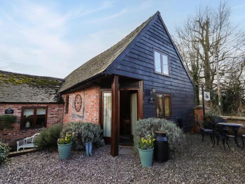 Eaton Mascott House | The Granary