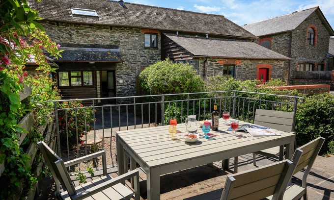 Bolberry Cottage | THE GRANARY (MALBOROUGH), pet friendly, with a garden in Malborough