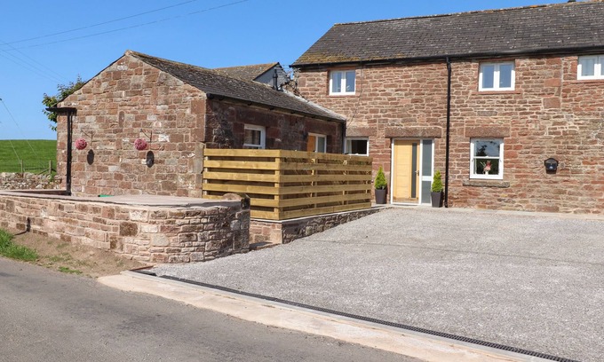 Stainburn Cottage | THE GRANARY, pet friendly, with a garden in Allonby