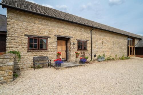 Chackmore Apartment | The Granary self-catering cottage on a working farm