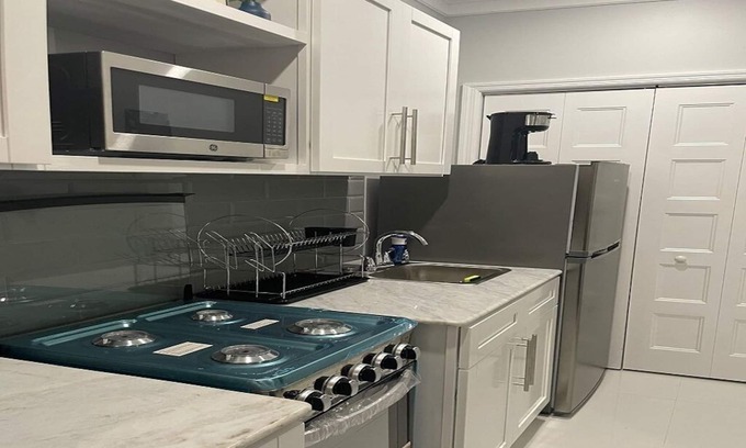 Nassau Cottage | The "Grand Door" Cottage - 15 min from Beach & Airport