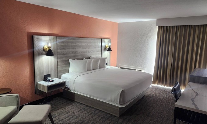 Peoria Hotel | The Grand Inn