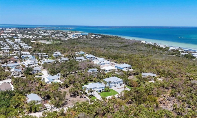 Boca Grande House | The Grande Getaway, 3-bedroom pool home with an office in Boca Grande