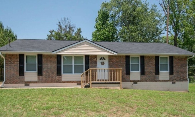 Jonesboro House | The Great Escape! A spacious and inviting atmosphere to relax and entertain.!!