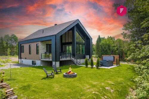 Saint-Basile Ski Chalet | The Green Chill at Cité-Jardin - Private SPA, Ping pong, Fireplace & Pool