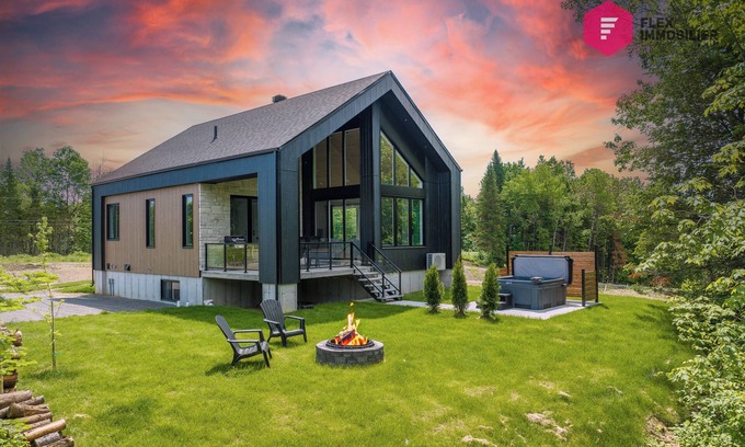 Saint-Basile Ski Chalet | ⭐ The Green Chill at Cité-Jardin 🟢 Private hot tub, Pool, Near Quebec City ⭐