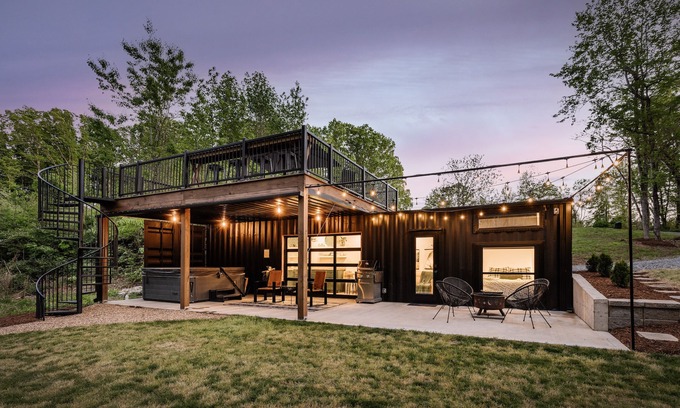 Columbus House | The Green Creek Shipyard | Hot Tub, Sauna, Fire Pit + Private Pond!
