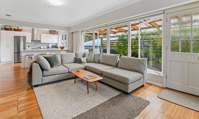 Lynmore House | The Green Door - Rotorua Holiday Home