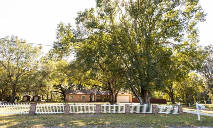 Wesley Chapel House | "The Green" getaway home plus pool in Wesley Chapel Florida
