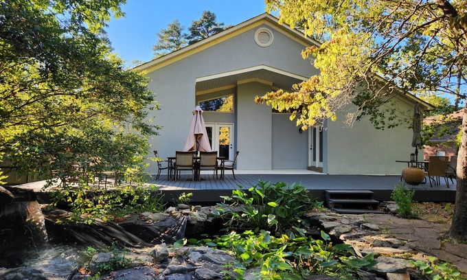 Huntsville House | The Green Oasis Near Providence, Mid City