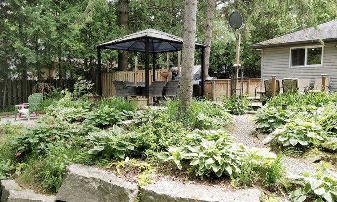 Bolsover Cottage | The Greenhouse Cottage - 2 BRS + Bunkie (Pet Friendly)!!