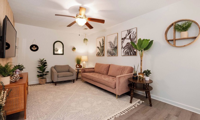 Cullman House | The Greenhouse: Walking Distance to Downtown